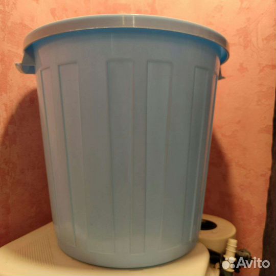 Бачок пластиковый 30 л с крышкой