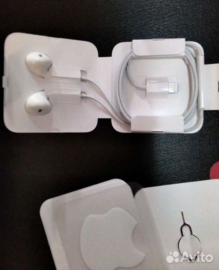 Коробки от iPhone 11 и iPhone 8