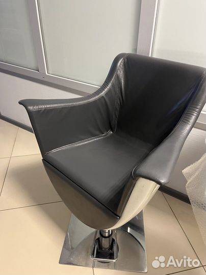 Парикмахерское кресло