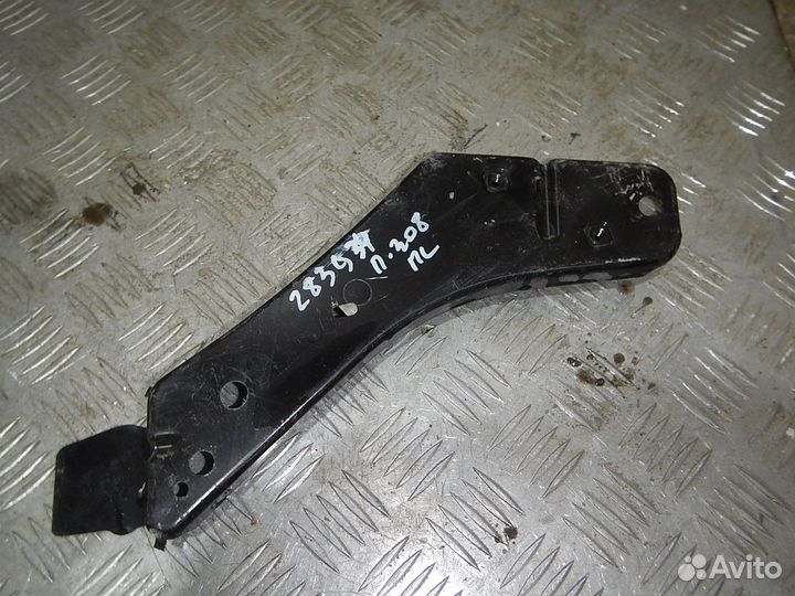 Кронштейн крыла Peugeot 308