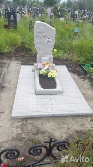 Памятники с надгробиями