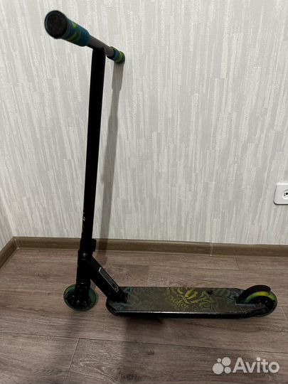 Трюковой самокат модель Duker 101