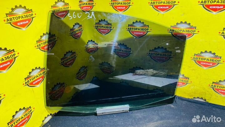 Стекло двери задней левой Volvo S60