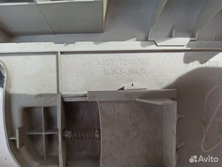 Накладка средней стойки правая Mitsubishi Lancer