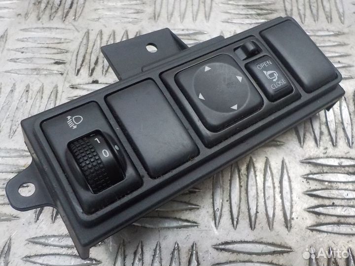 Кнопка Nissan Tiida 2007