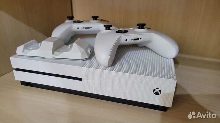 Xbox one s/x. 1tb. C играми