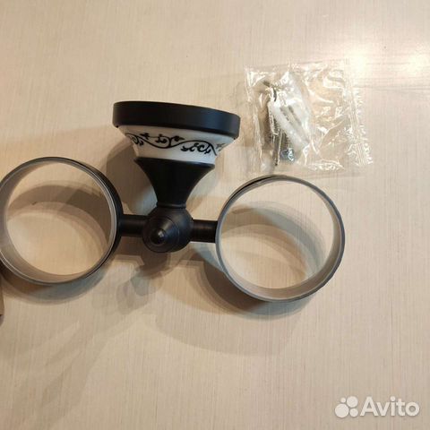 Держатель для стаканов в ванной