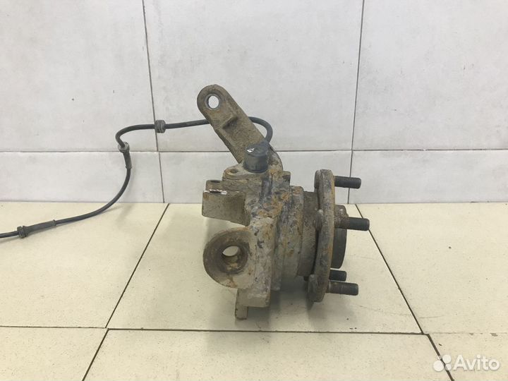 Кулак поворотный передний правый Almera Tino 2000