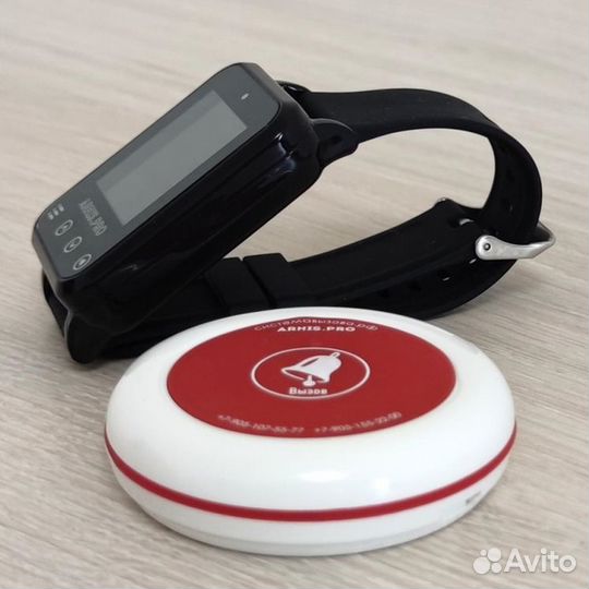 Кнопка вызова персонала и часы в салон красоты