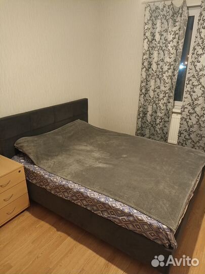 Кровать двухспальная с матрасом 160 200