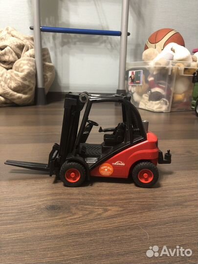 Экскаватор игрушка с вращающимся механизмом