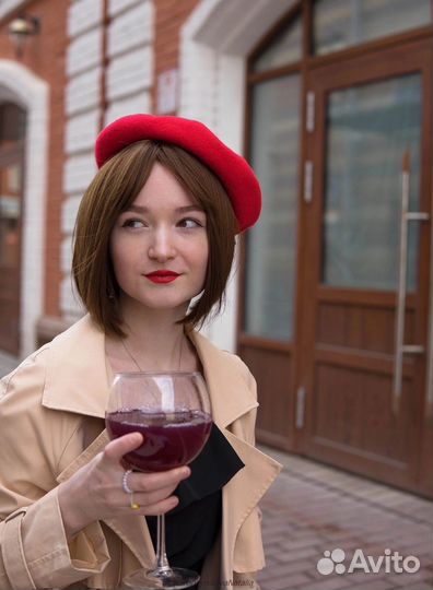 Шуба красная, белая, пудра