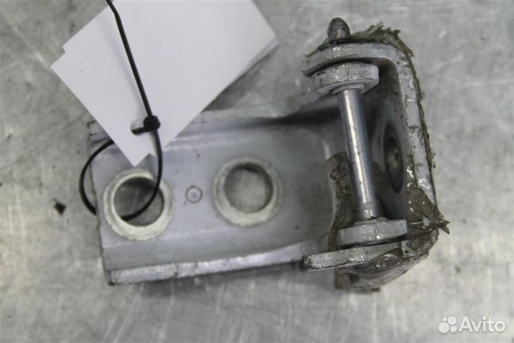 Петля двери передней правой нижняя Peugeot-Citroe