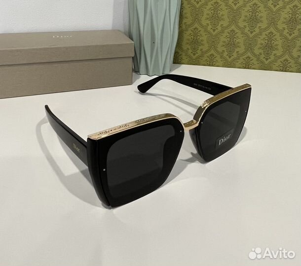 Солнцезащитные очки женские Dior черные