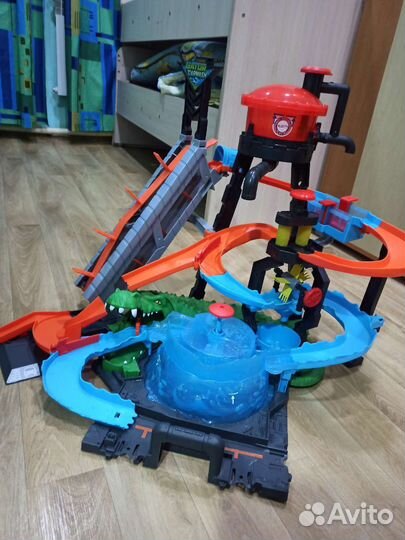 Трек Hot wheels автомойка, оригинал