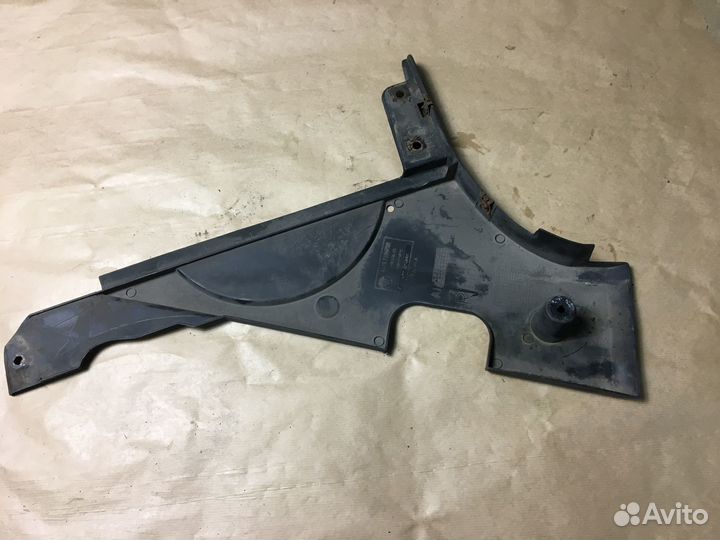 Кожух топливного бака правый BMW 550i F10 N63