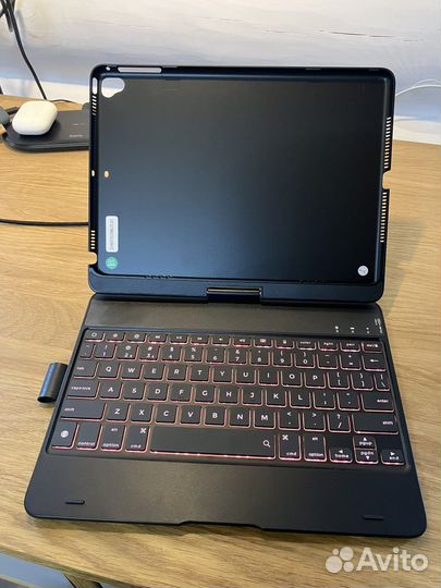 Чехол клавиатура для iPad 9.7