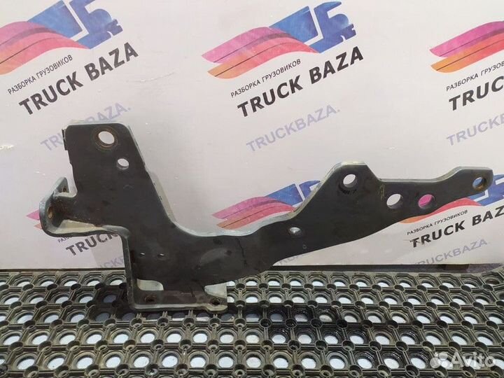 Кронштейн переднего бампера Scania 5-series