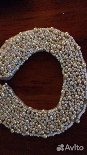 Воротник с отделкой жемчугом