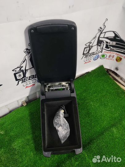 Подлокотник Audi A6 C6