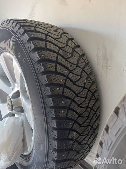 Dunlop GrandTrek Ice 03 215/65 R16