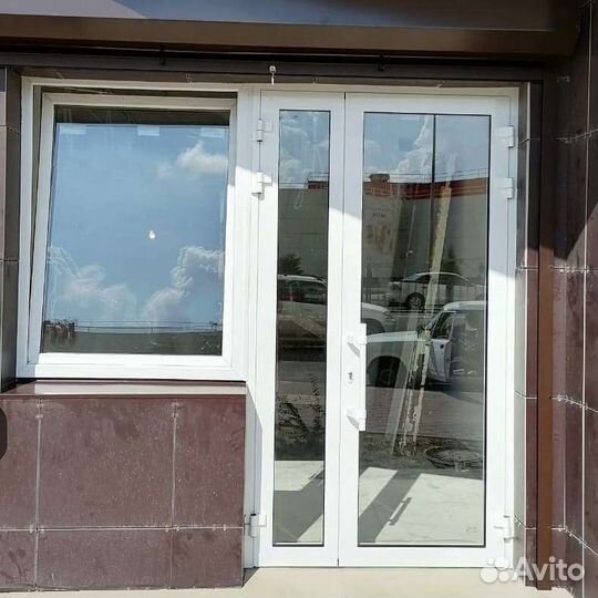 Дверь алюминиевая