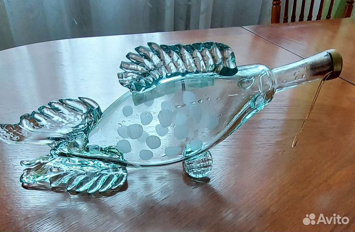 Бутылка в форме рыбы стекло