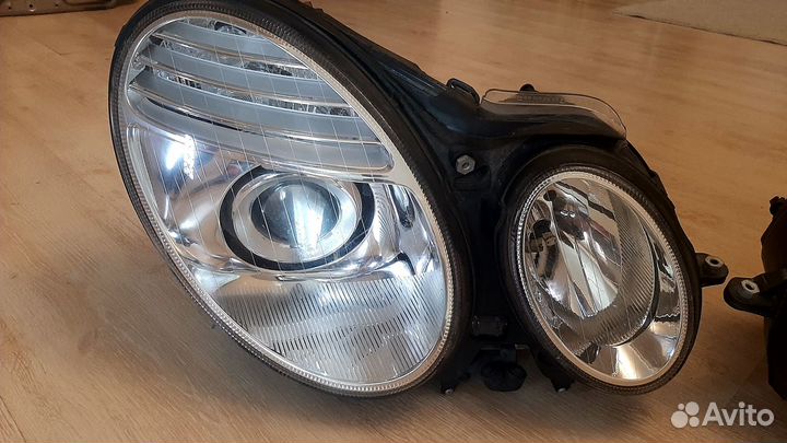 Фара Оригинал Mercedes E-Class W211 Рестайлинг