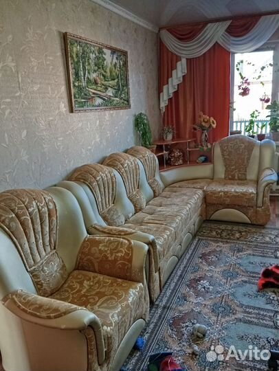 Стенка с диваном