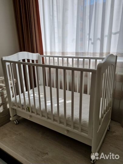 Детская кроватка с матрасом