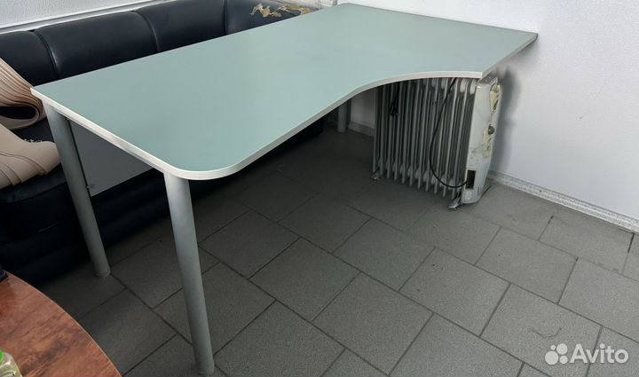 Офисный стол