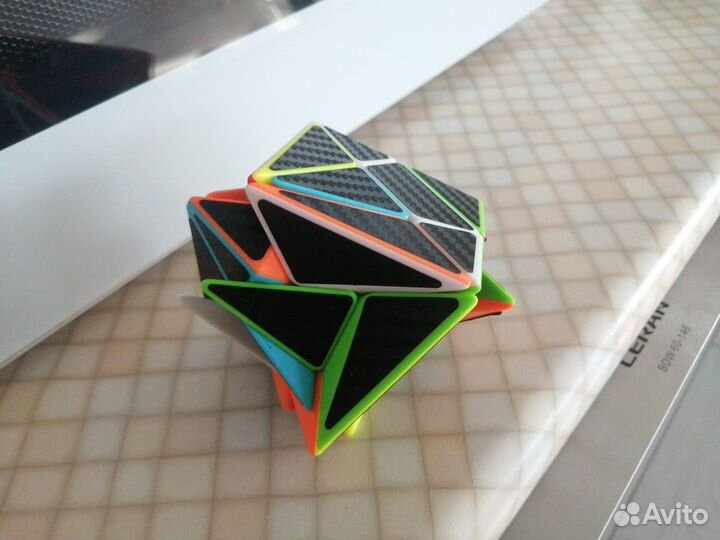 Разобранный куб карбона