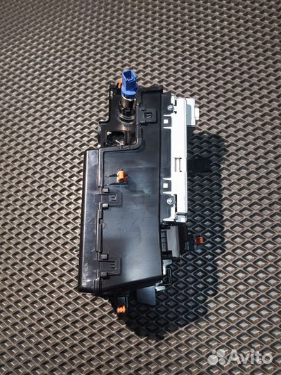 Беспроводная зарядка Lexus RX4