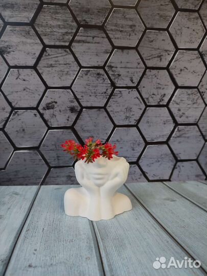 Ваза Мечтательница кашпо из гипса