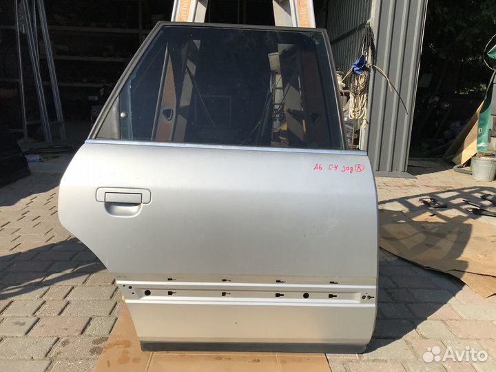 Дверь задняя правая на Audi 100 A6 C4 серебристая