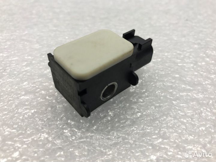 Датчик удара правый Ford Mondeo седан 2.3 2010