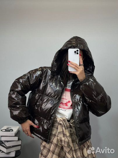 Короткая лакированная курка демисезонная