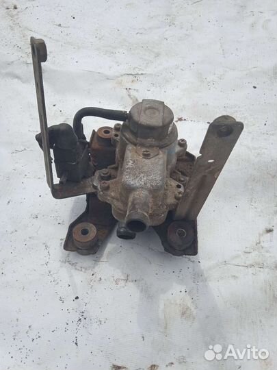 Клапан рециркуляции выхлопных газов Nissan Terrano