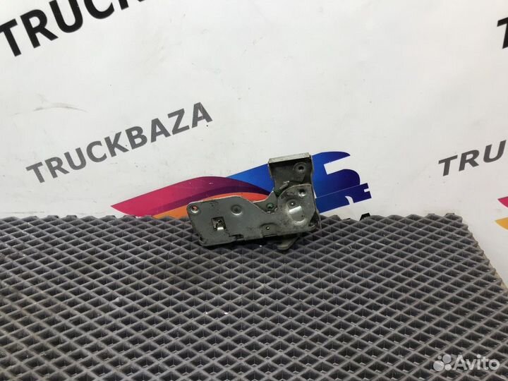 Замок двери передней правой