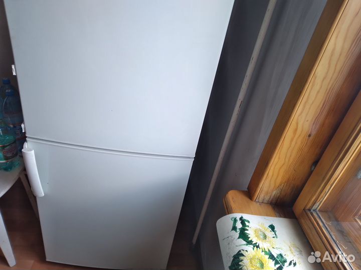 Двухкамерный холодильник Whirlpool