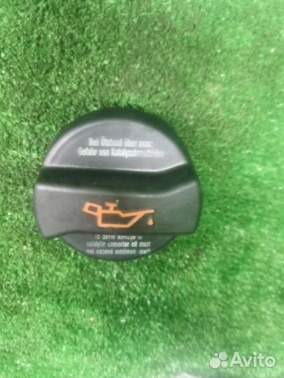 Крышка маслозаливной горловины Volkswagen Touareg