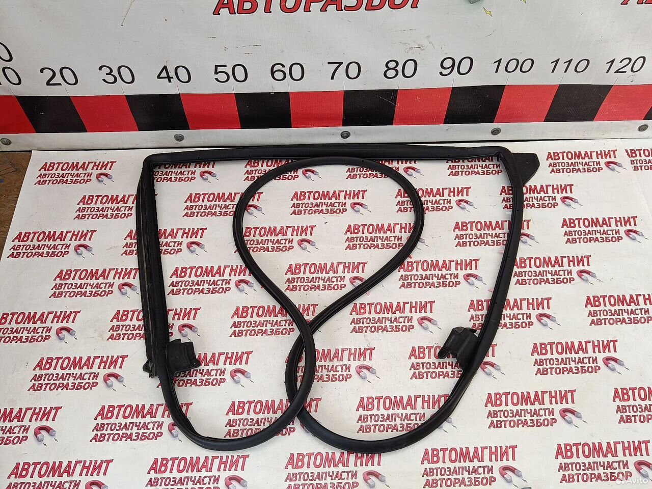 Уплотнитель двери задней Тойота Рав 4 ха50