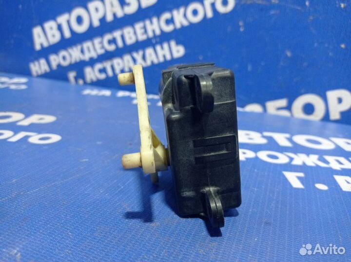 Моторчик заслонок отопителя Nissan Almera N16