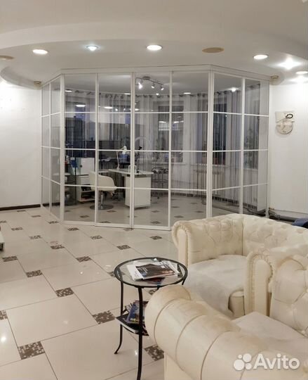 Стеклянная перегородка для зонирования