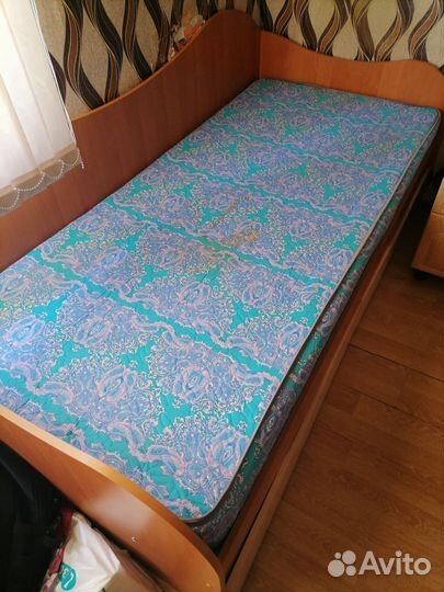 Продам кровать с матрасом