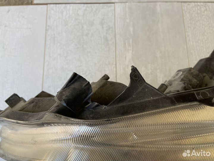 Фара Suzuki SX4 ксенон