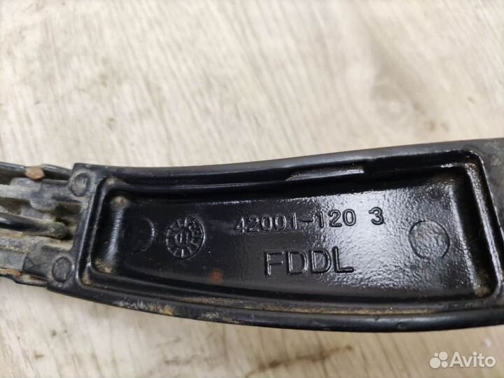 Поводок стеклоочистителя передний правый Hyundai i