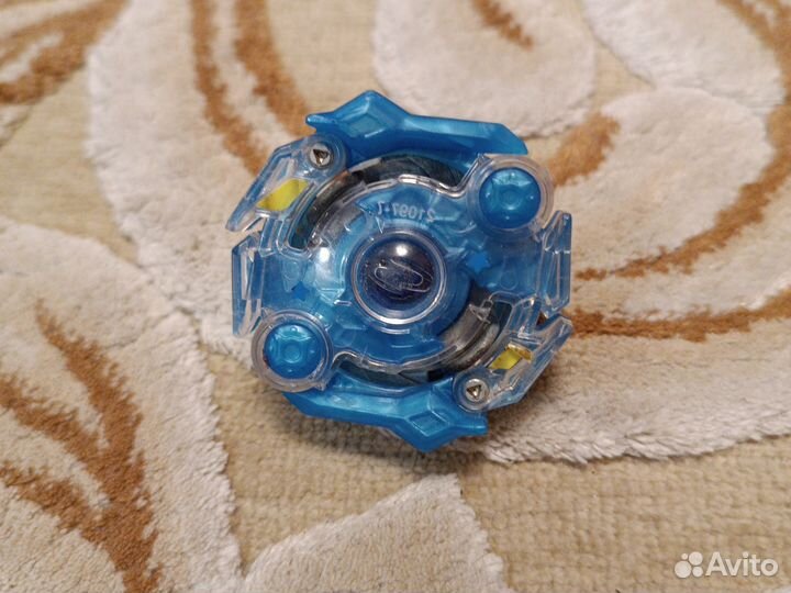 Beyblade burst волчки