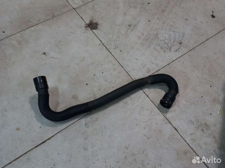 Трубка охлаждения двигателя Volvo XC60 d5244t10