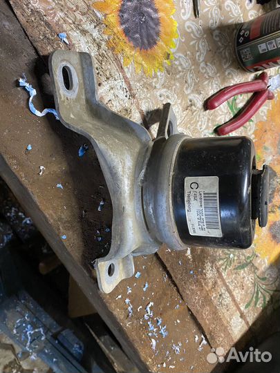 Опора двигателя land rover freelander2